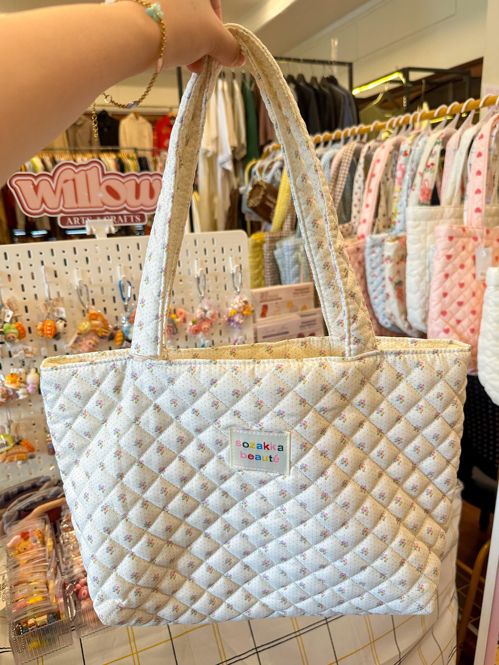 Dainty Carry Tote